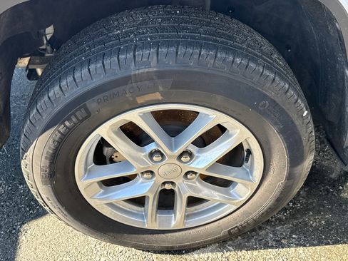 Used 2024 Jeep Grand Cherokee Laredo X w/ Luxury Tech Group I image 15