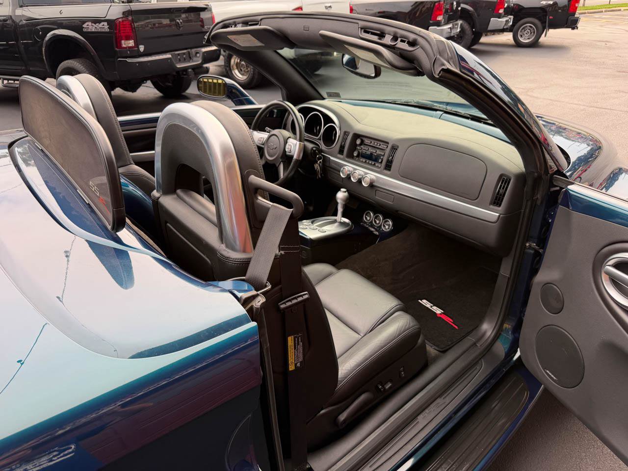 Used 2005 Chevrolet SSR w/ Preferred Equipment Group RWD image 25
