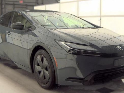 Used 2025 Toyota Prius LE FWD image 5