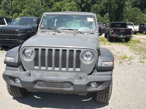 Used 2023 Jeep Wrangler Unlimited Sport AWD/4WD image 3