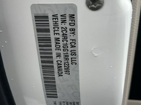 Used 2024 Chrysler Pacifica Limited image 34