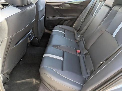 Used 2025 Toyota Camry SE image 18