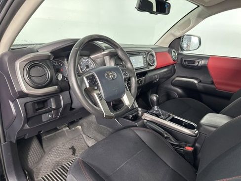 Used 2018 Toyota Tacoma SR5 image 12