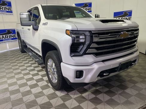 Used 2024 Chevrolet Silverado 2500 High Country w/ High Country Premium Package AWD/4WD image 1