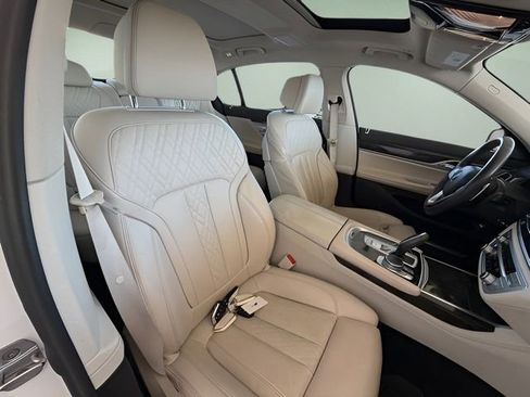 Used 2020 BMW 740i image 42
