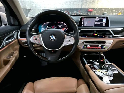 Used 2022 BMW 740i w/ Premium Package image 7