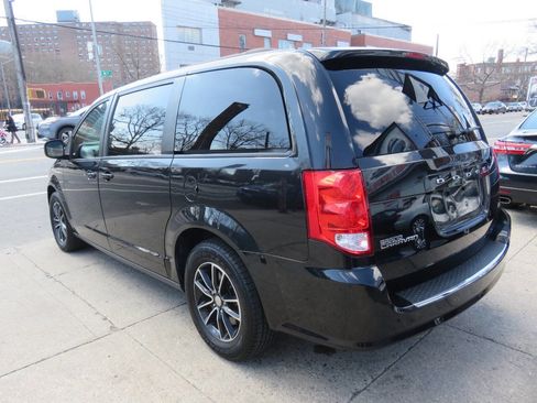 Used 2018 Dodge Grand Caravan GT image 4