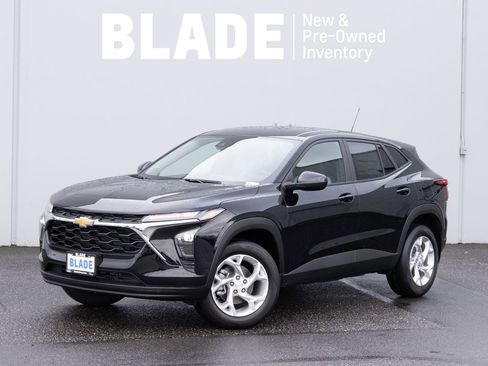 New 2026 Chevrolet Trax LS w/ LS Convenience Package FWD image 1
