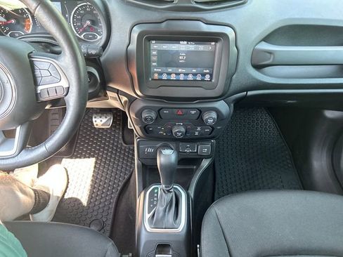 Used 2020 Jeep Renegade Latitude w/ Cold Weather Group AWD/4WD image 18