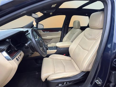 Used 2017 Cadillac XT5 Luxury w/ Driver Awareness Package FWD image 22