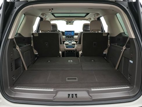 Used 2024 Lincoln Navigator Premiere image 25