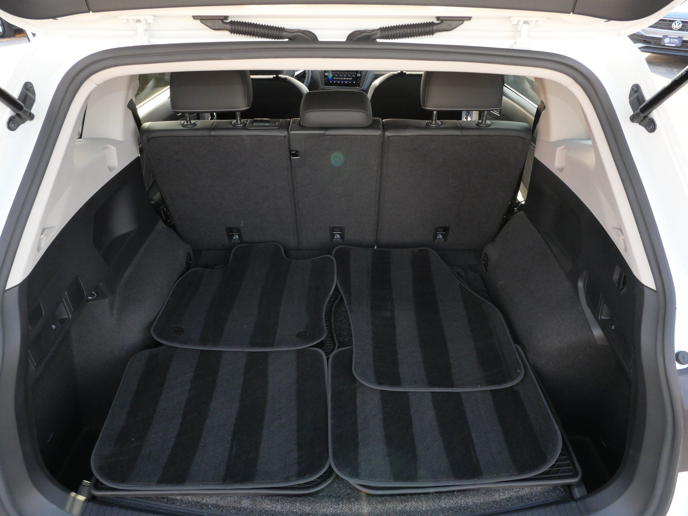 Certified 2024 Volkswagen Tiguan SE w/ Panoramic Sunroof Package AWD/4WD image 18