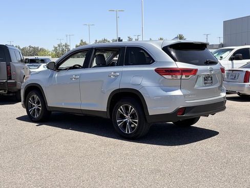 Used 2019 Toyota Highlander Plus FWD image 28