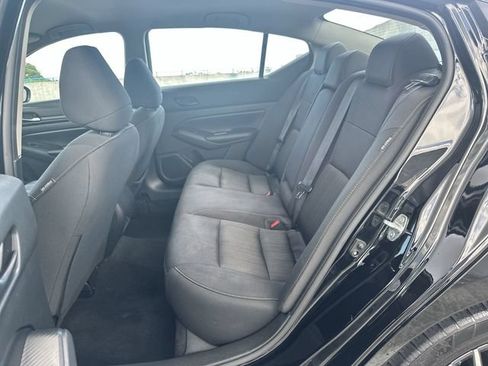 Used 2024 Nissan Altima 2.5 SV FWD image 19