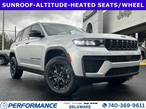 New 2026 Jeep Grand Cherokee Altitude AWD/4WD image 1