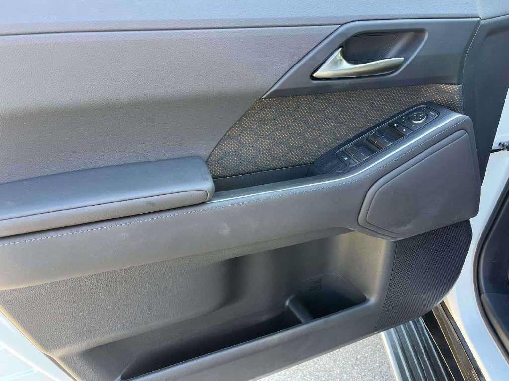 Used 2025 Lexus GX 550 w/ Cold Area Package AWD/4WD image 13