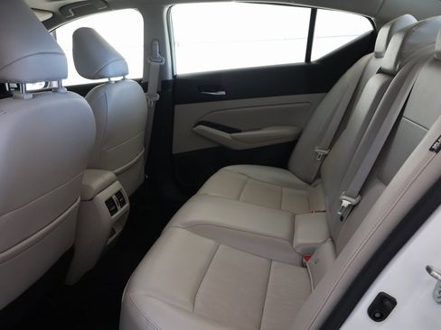 Used 2022 Nissan Altima 2.5 Platinum image 15