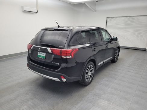 Used 2016 Mitsubishi Outlander SE AWD/4WD image 9