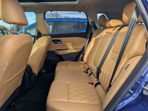 Used 2023 Nissan Rogue Platinum w/ Platinum Premium Package image 12