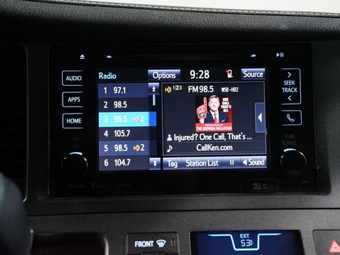 Used 2017 Toyota Sienna XLE image 17