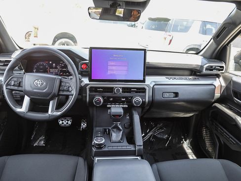 Used 2025 Toyota Tacoma TRD Sport AWD/4WD image 12