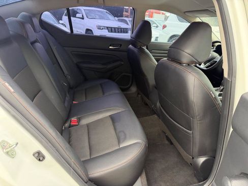 Used 2022 Nissan Altima 2.5 SR FWD image 14