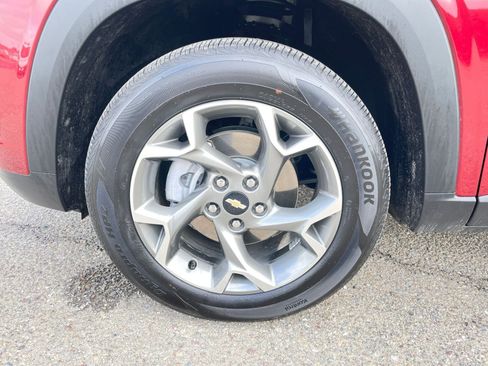 Used 2025 Chevrolet Trax LT w/ LT Convenience Package image 30