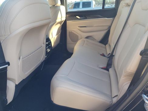 Used 2025 Jeep Grand Cherokee Limited image 10