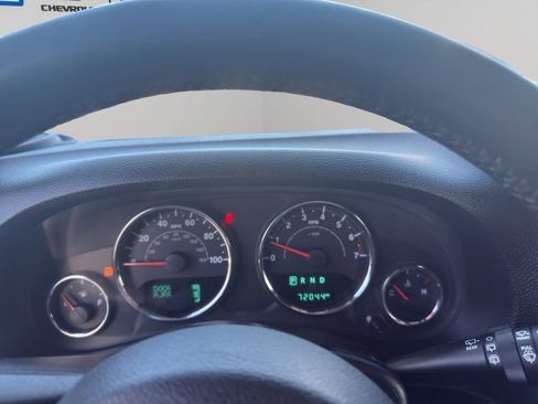 Used 2017 Jeep Wrangler Unlimited Rubicon w/ Cold Weather Group image 10