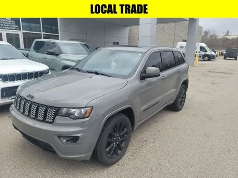 Used 2019 Jeep Grand Cherokee Altitude image 4