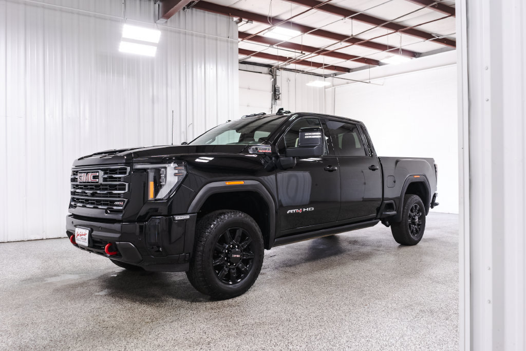 Used 2025 GMC Sierra 2500 AT4 w/ AT4 Premium Plus Package AWD/4WD image 3