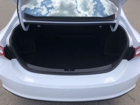 Used 2019 Chevrolet Malibu LT FWD image 4