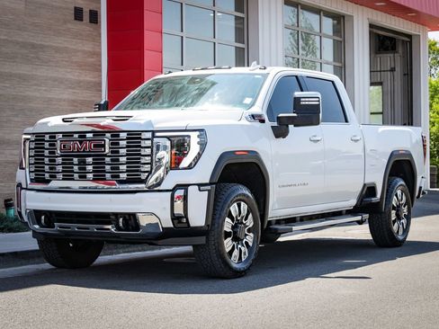 Used 2024 GMC Sierra 3500 Denali w/ Denali Reserve Package AWD/4WD image 8