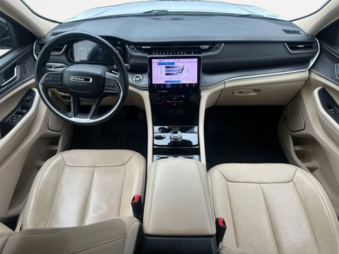 Used 2021 Jeep Grand Cherokee L Limited w/ Luxury Tech Group II AWD/4WD image 3