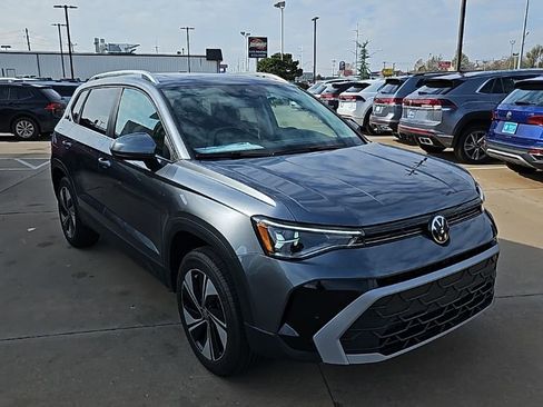 New 2026 Volkswagen Taos SE AWD/4WD image 3