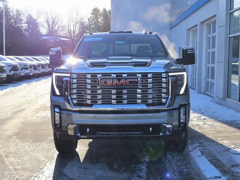 Used 2024 GMC Sierra 2500 Denali w/ Denali Reserve Package image 5