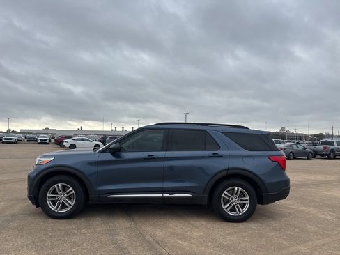 Used 2020 Ford Explorer XLT w/ Equipment Group 202A image 12