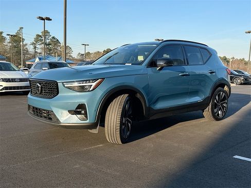 Used 2025 Volvo XC40 B5 Ultra w/ Protection Package Premier image 2