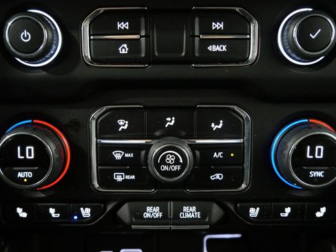 Used 2024 Chevrolet Tahoe Premier AWD/4WD image 18