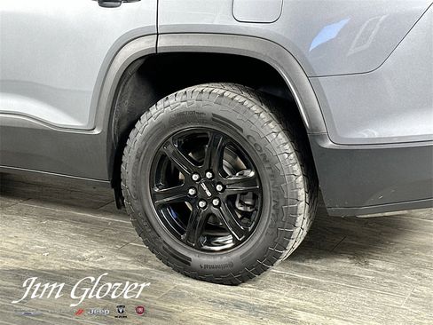 Used 2022 GMC Acadia AT4 w/ Technology Package image 12
