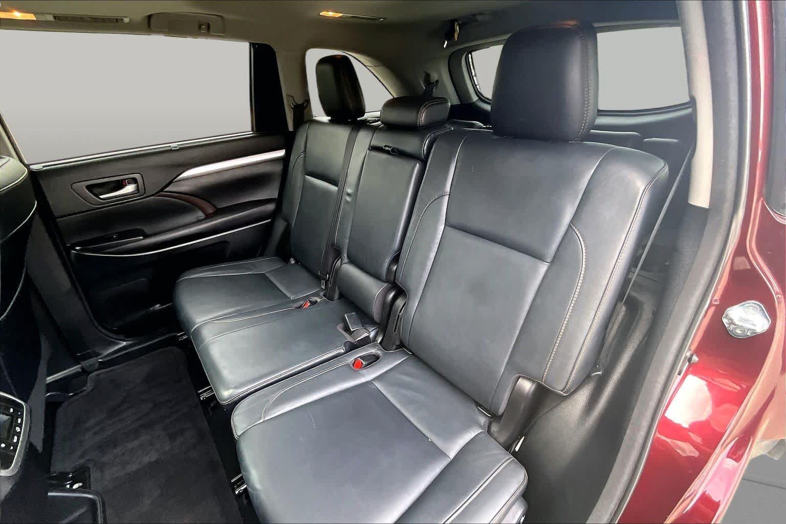 Used 2017 Toyota Highlander XLE FWD image 18