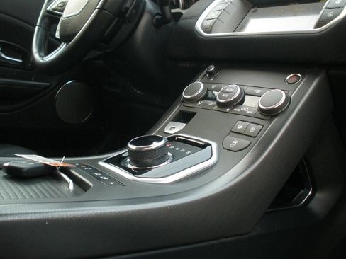 Used 2019 Land Rover Range Rover Evoque image 22