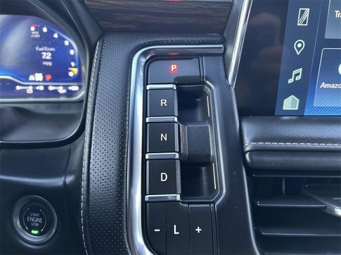 Used 2023 Chevrolet Suburban Premier image 33