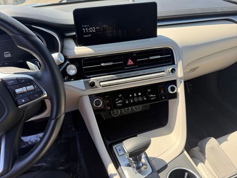 Used 2025 Genesis G70 2.5T image 17