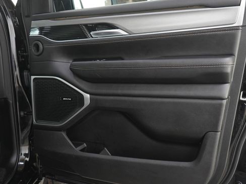 Used 2024 Jeep Wagoneer Series II AWD/4WD image 9