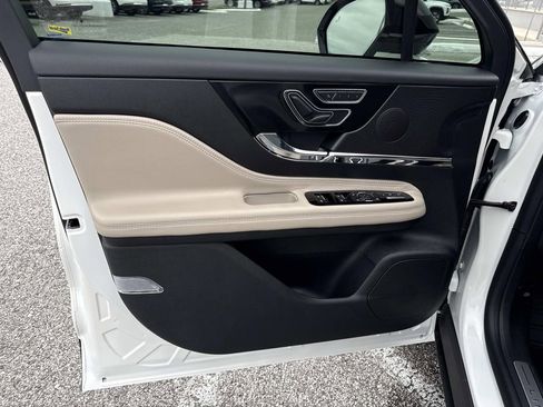 New 2026 Lincoln Corsair Premiere image 18