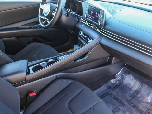 Used 2023 Hyundai Elantra Blue image 17