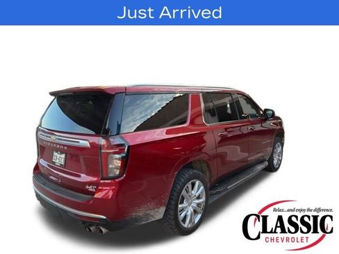 Used 2023 Chevrolet Suburban High Country image 11