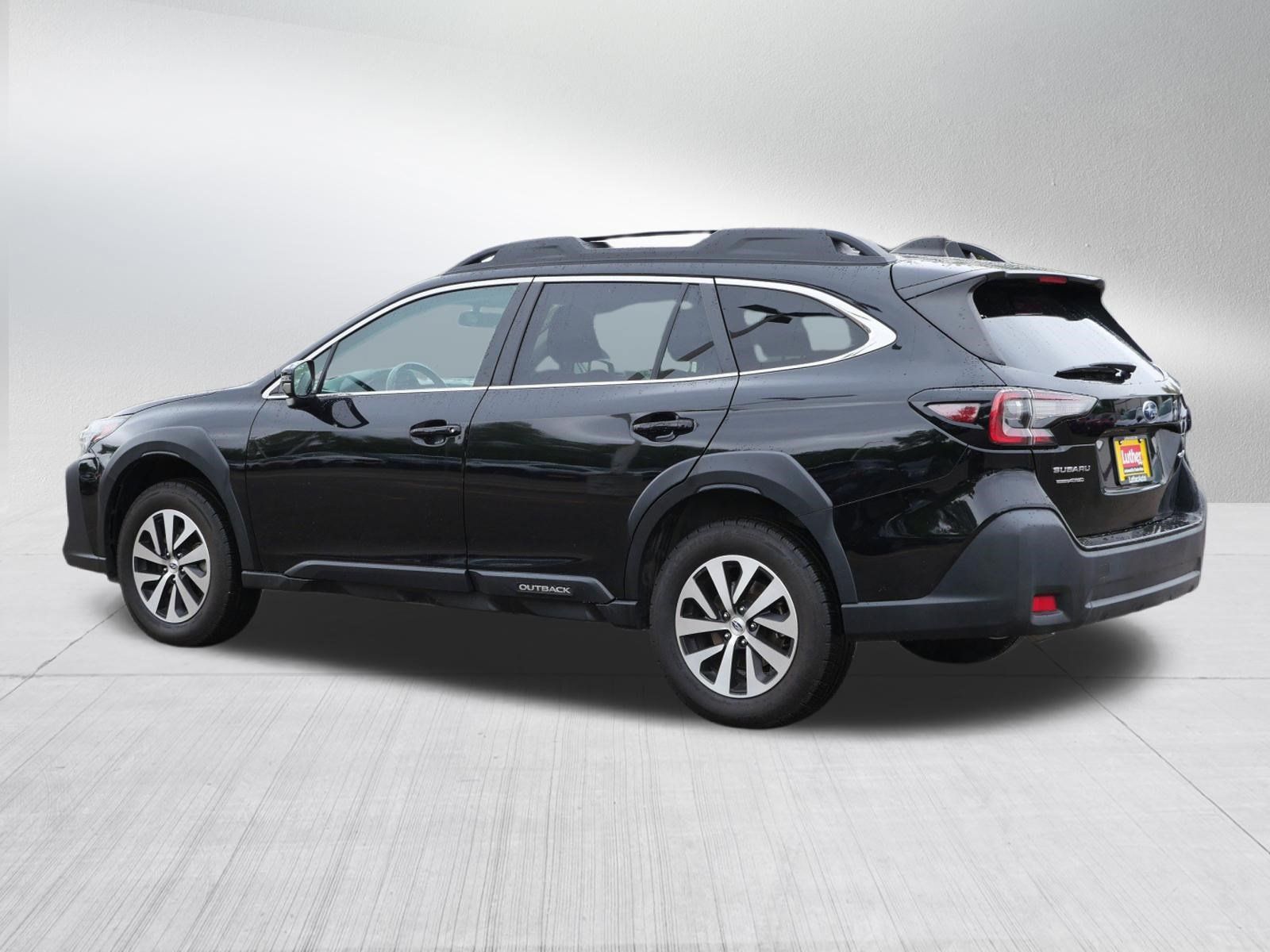 Used 2023 Subaru Outback Premium AWD/4WD image 5
