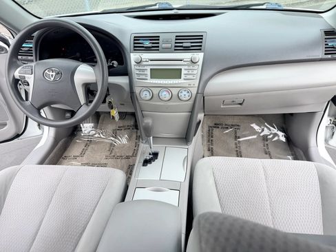 Used 2011 Toyota Camry LE FWD image 13